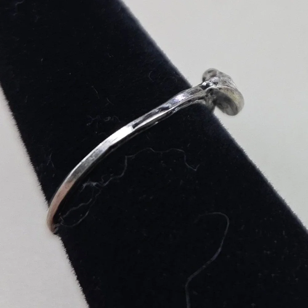 Silver‎ Tone Leaf Motif Stackable Minimalist Band Ring Size 7.5